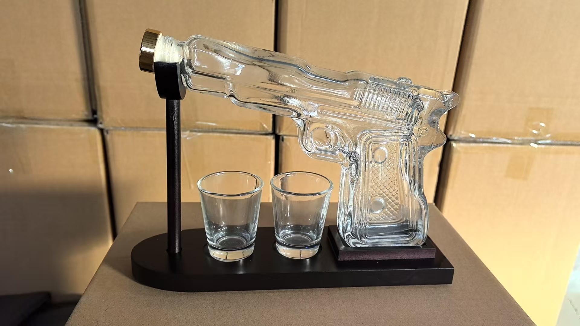 Sandhawk Glass Pistol Decanter - огляд і ціна Glass Decanter Whiskey