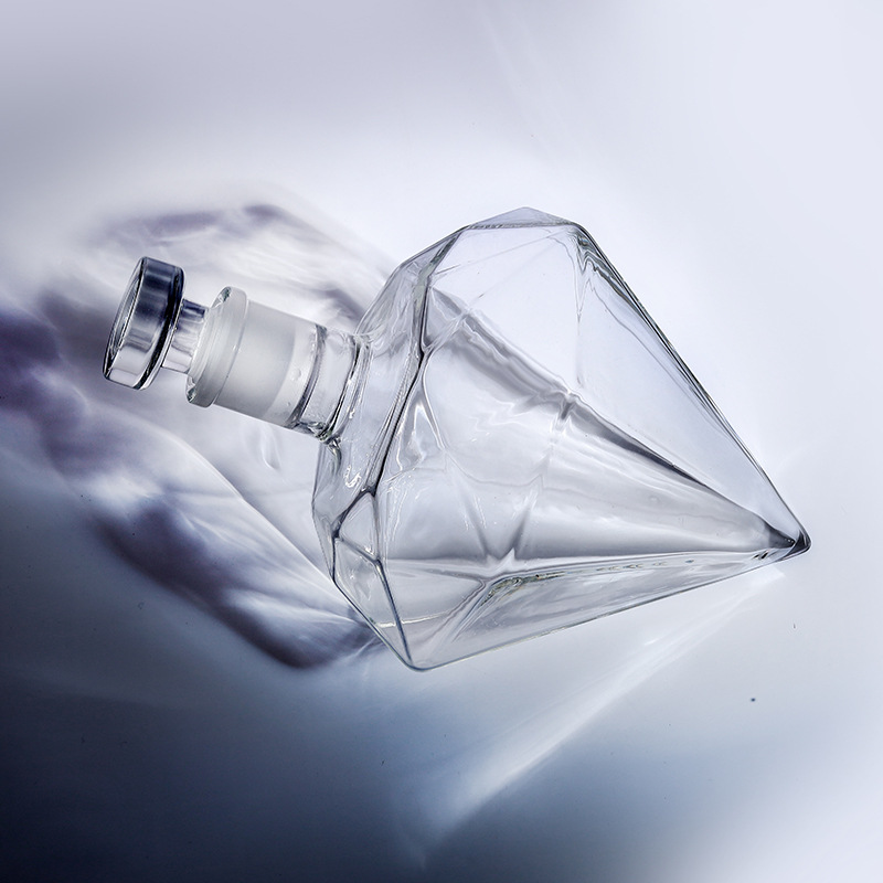 Diamond-Cut Whiskey Decanter 8 - огляд і ціна Glass Decanter Whiskey