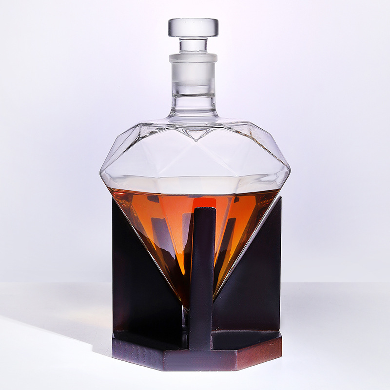 Diamond-Cut Whiskey Decanter 8 - огляд і ціна Glass Decanter Whiskey